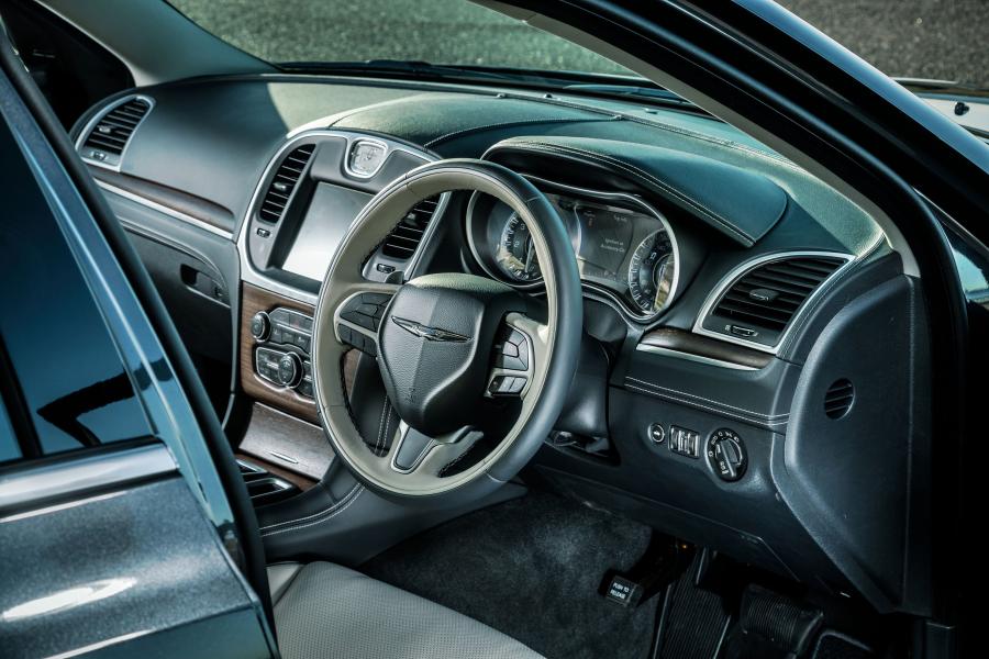  Chrysler 300C 2015 года  (AU) (фото 28 из 30)